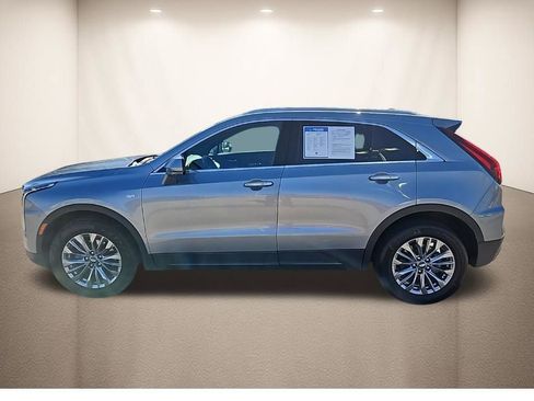 Used 2025 Cadillac XT4 Premium Luxury FWD image 4