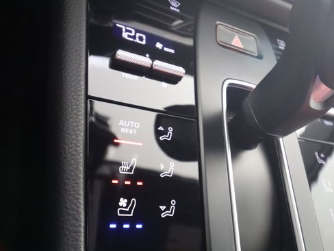 Certified 2023 Porsche Macan image 23