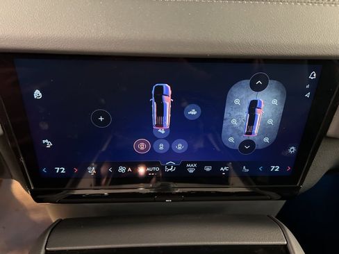 New 2026 Lincoln Navigator L Premier AWD/4WD image 12