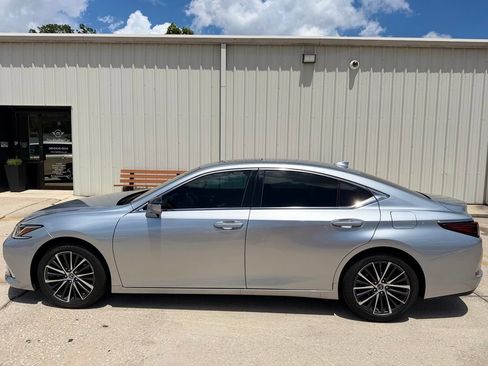 Used 2023 Lexus ES 350 w/ Premium Package FWD image 2