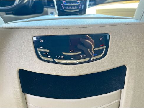 Used 2020 Cadillac Escalade Luxury image 27