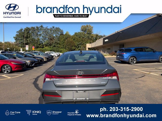 Used 2026 Hyundai Elantra Hybrid FWD image 5