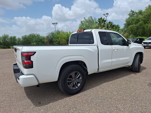 Used 2025 Nissan Frontier SV RWD image 7