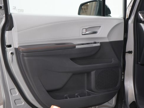 Used 2023 Toyota Sienna XSE FWD image 22