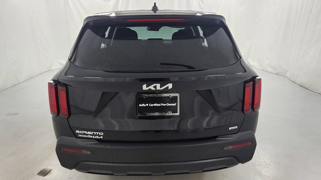 Used 2023 Kia Sorento LX AWD/4WD image 4