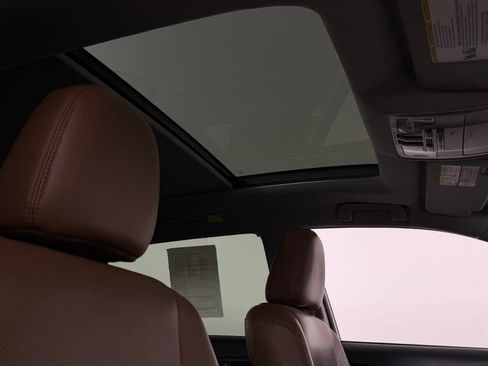 Used 2017 Toyota Highlander Limited AWD/4WD image 33