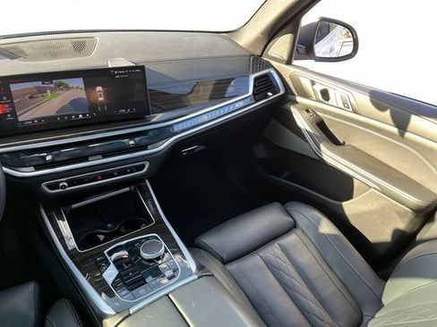 Used 2025 BMW X5 xDrive50e AWD/4WD image 12