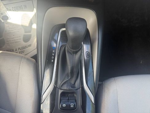 Used 2020 Toyota Corolla LE FWD image 28