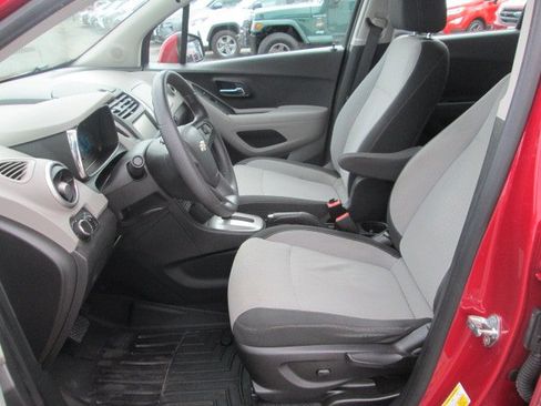 Used 2015 Chevrolet Trax LS FWD image 10