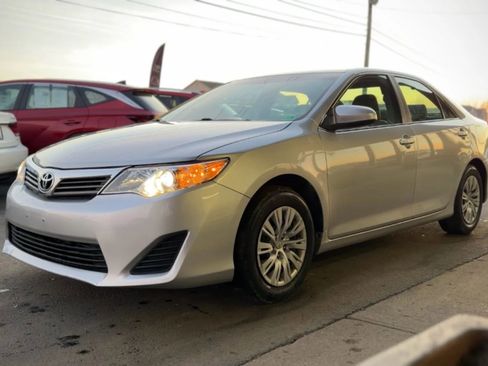 Used 2013 Toyota Camry L image 5