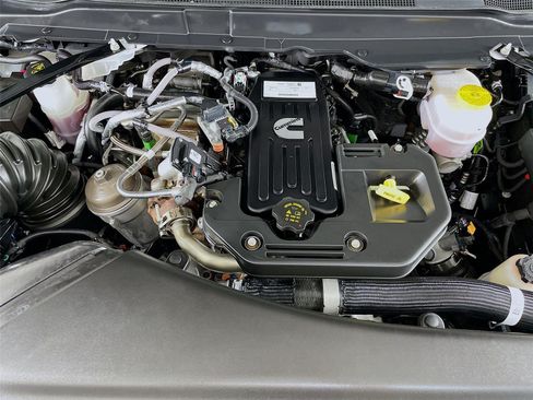 Used 2026 RAM 2500 Laramie AWD/4WD image 33