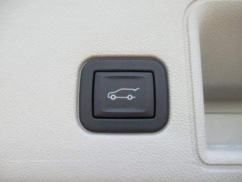 Used 2024 GMC Terrain Denali w/ Black Diamond Edition AWD/4WD image 38