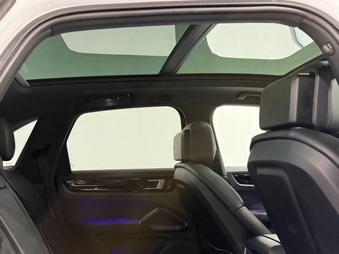 Used 2022 Porsche Cayenne image 65