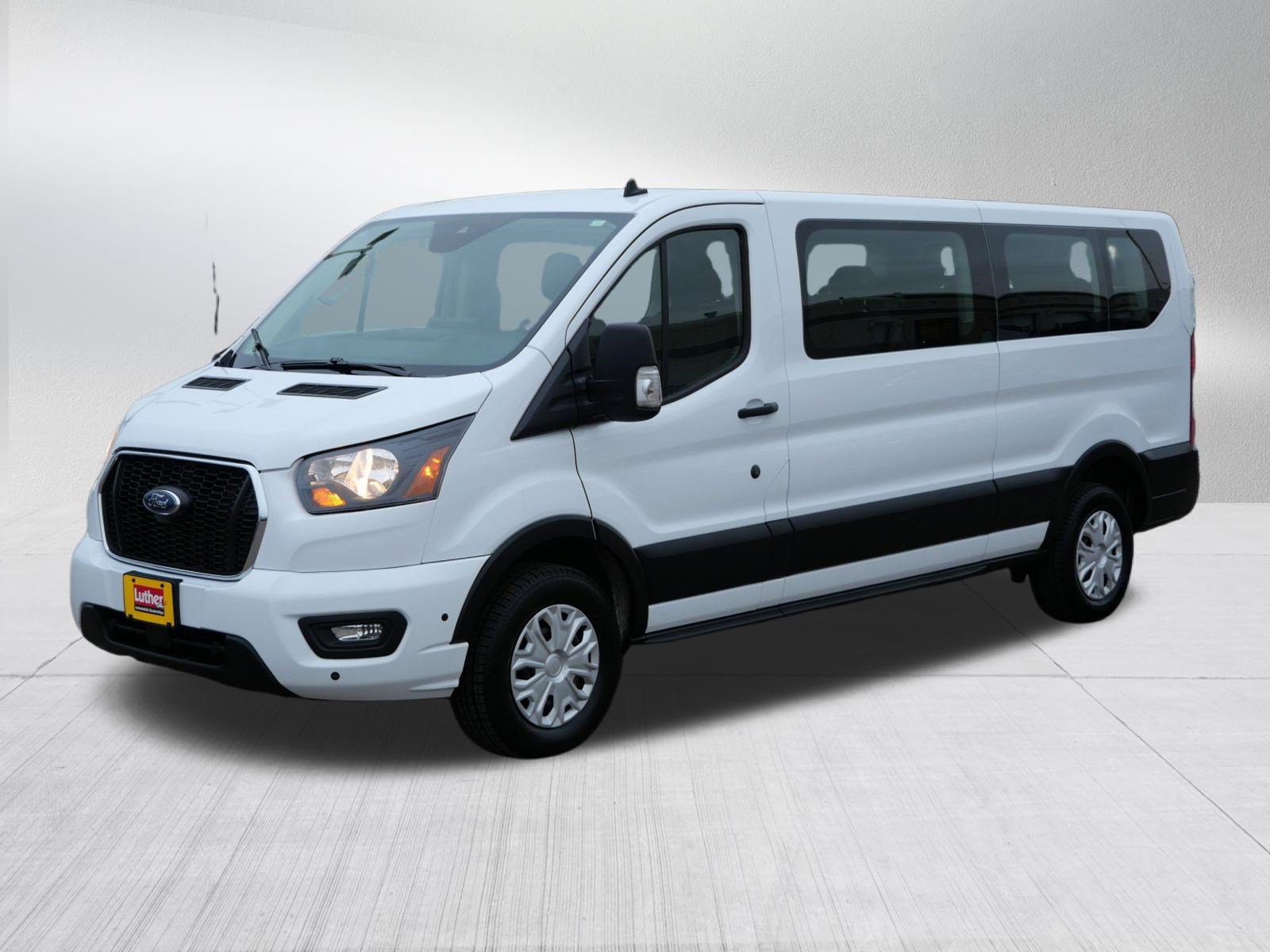 Used 2025 Ford Transit 350 XLT RWD image 3