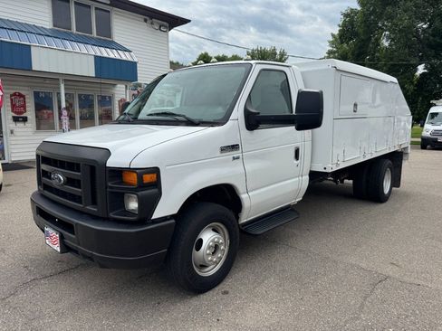Used 2012 Ford E-450 and Econoline 450 Super Duty RWD image 2