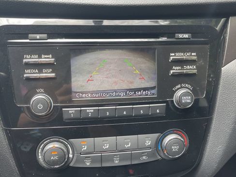 Used 2015 Nissan Rogue S FWD image 14