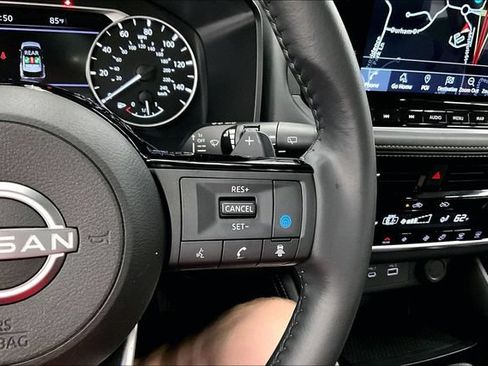 Used 2023 Nissan Rogue SL AWD/4WD image 28