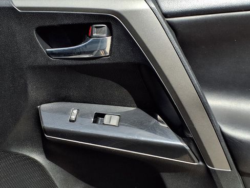 Used 2016 Toyota RAV4 SE image 26