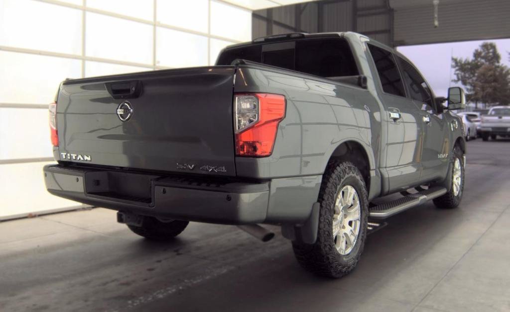 Used 2017 Nissan Titan SV AWD/4WD image 8