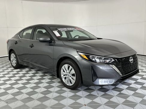 Used 2025 Nissan Sentra S FWD image 2