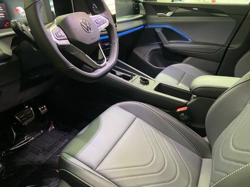 New 2026 Volkswagen Tiguan SE R-Line AWD/4WD image 16