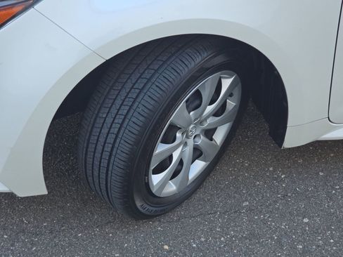 Used 2021 Toyota Corolla LE image 38