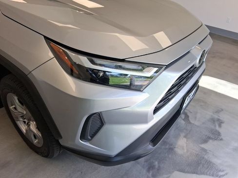Used 2022 Toyota RAV4 XLE AWD/4WD image 6
