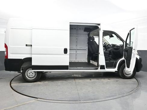 Used 2024 RAM ProMaster 2500 w/ Convenience Group FWD image 44