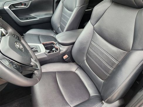 Used 2019 Toyota RAV4 Limited image 15