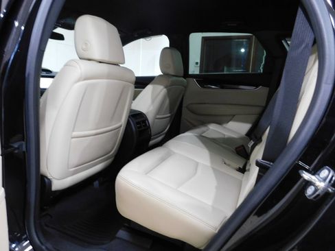 Used 2017 Cadillac XT5 FWD image 54