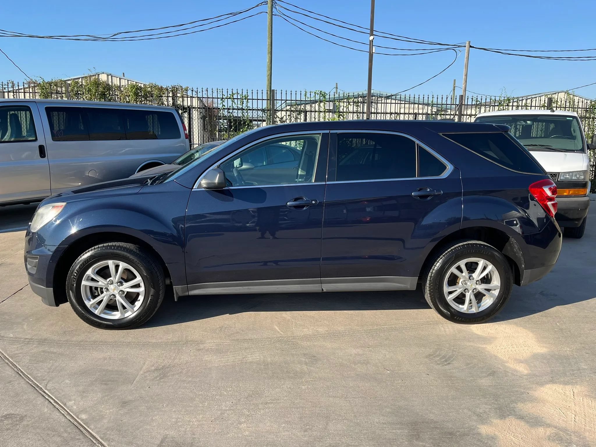 Used 2017 Chevrolet Equinox LS AWD/4WD image 3