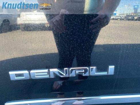 Used 2017 GMC Yukon Denali w/ Open Road Package AWD/4WD image 10
