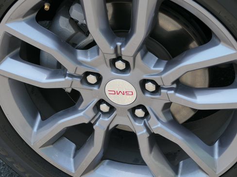 Used 2022 GMC Terrain SLT w/ Tech Package FWD image 11