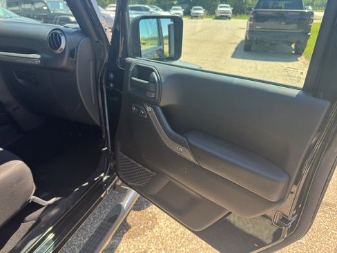 Used 2017 Jeep Wrangler Unlimited Sport w/ Quick Order Package 24S AWD/4WD image 33