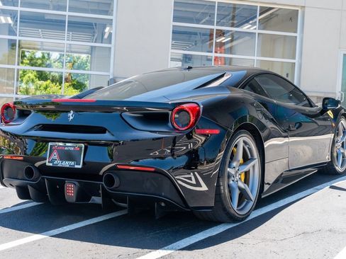 Used 2019 Ferrari 488 GTB RWD image 12