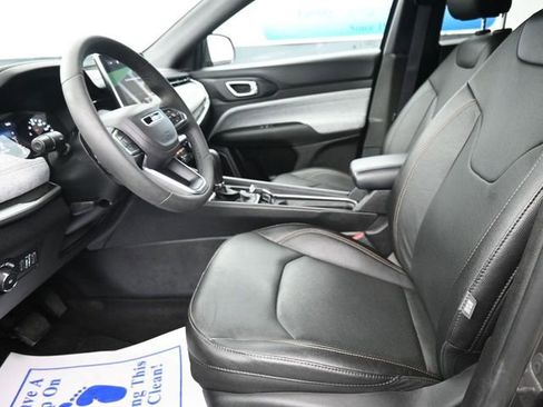 Used 2023 Jeep Compass Latitude AWD/4WD image 12