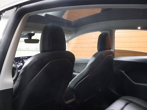 Used 2022 Tesla Model Y Long Range image 41