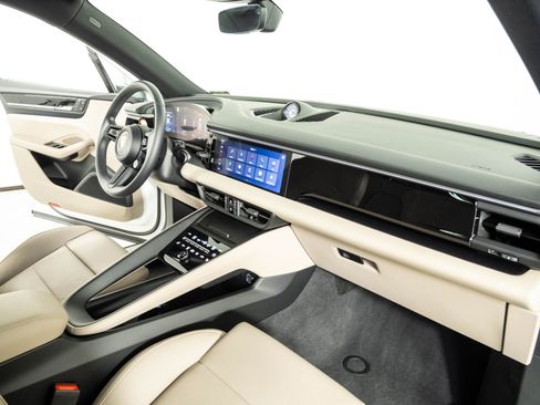 Used 2025 Porsche Macan Electric RWD image 25