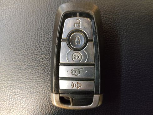 Used 2019 Ford Explorer XLT w/ Equipment Group 202A AWD/4WD image 32