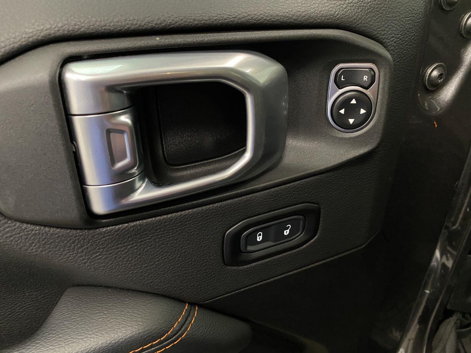 Used 2023 Jeep Gladiator Mojave w/ LED Lighting Group AWD/4WD image 31