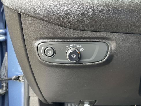 Used 2024 Chevrolet Equinox LT FWD image 17