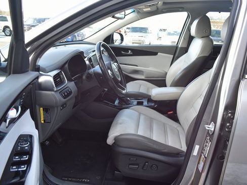 Used 2018 Kia Sorento SX image 13