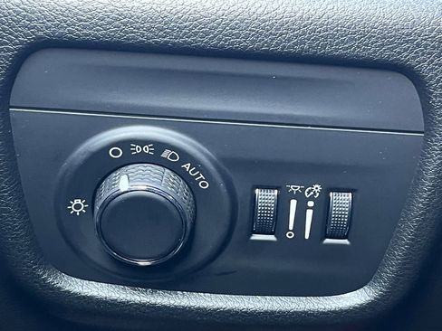 New 2025 Jeep Grand Cherokee Laredo image 12