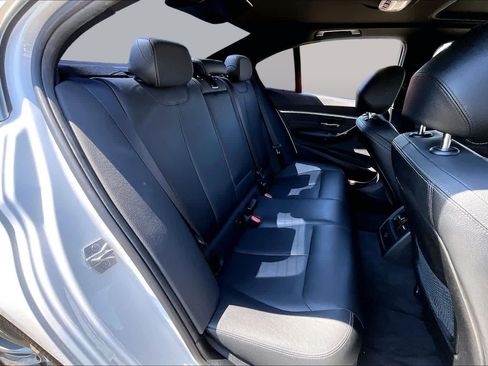 Used 2018 BMW 330i Sedan w/ Convenience Package RWD image 19