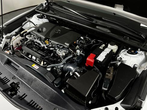 Used 2024 Toyota Camry SE image 11