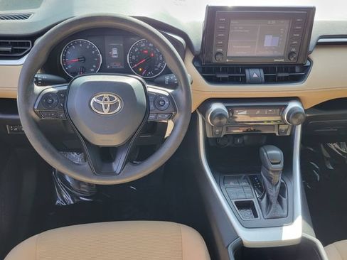 Used 2022 Toyota RAV4 LE AWD/4WD image 6