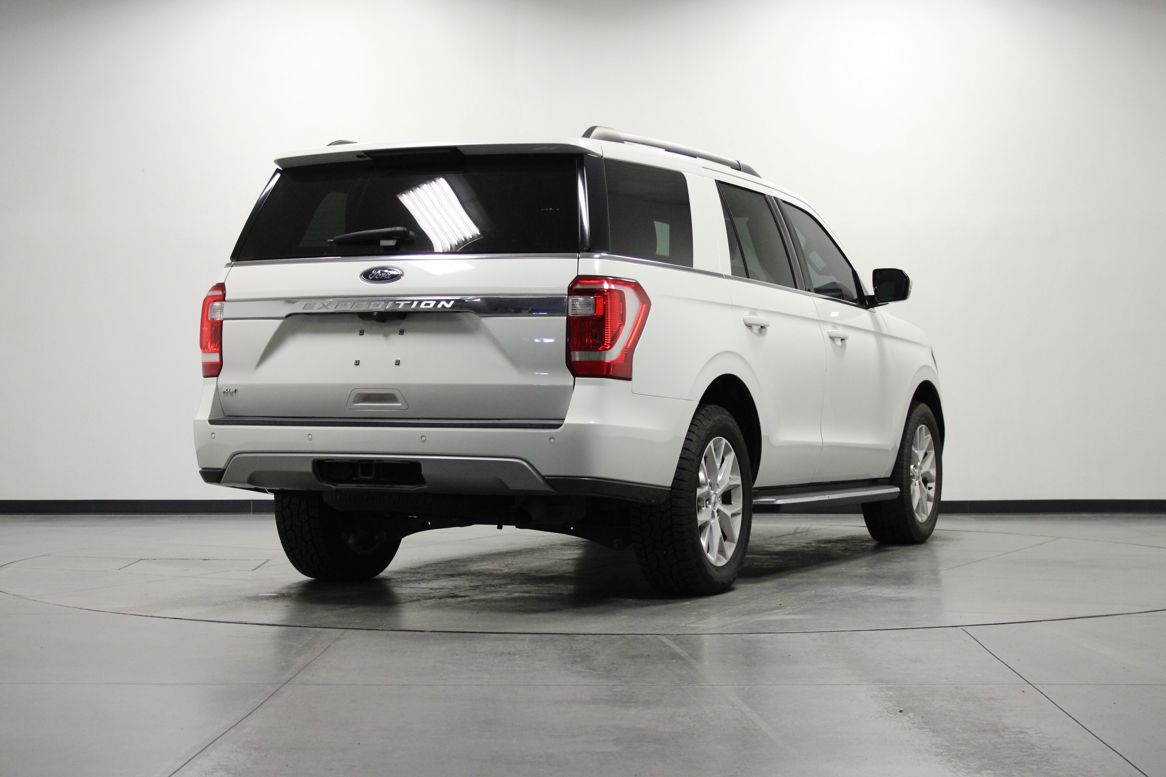 Used 2021 Ford Expedition XLT RWD image 4