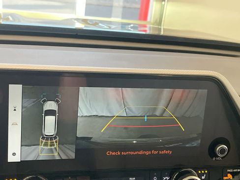 Used 2024 Toyota Highlander Platinum image 17