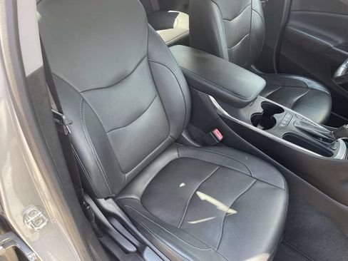 Used 2017 Chevrolet Volt Premier w/ Driver Confidence II Package FWD image 19