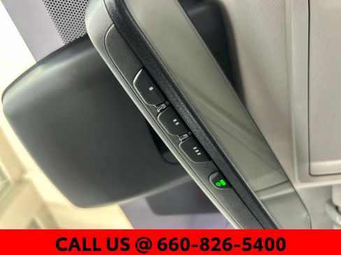 Used 2022 Toyota Highlander XLE AWD/4WD image 24